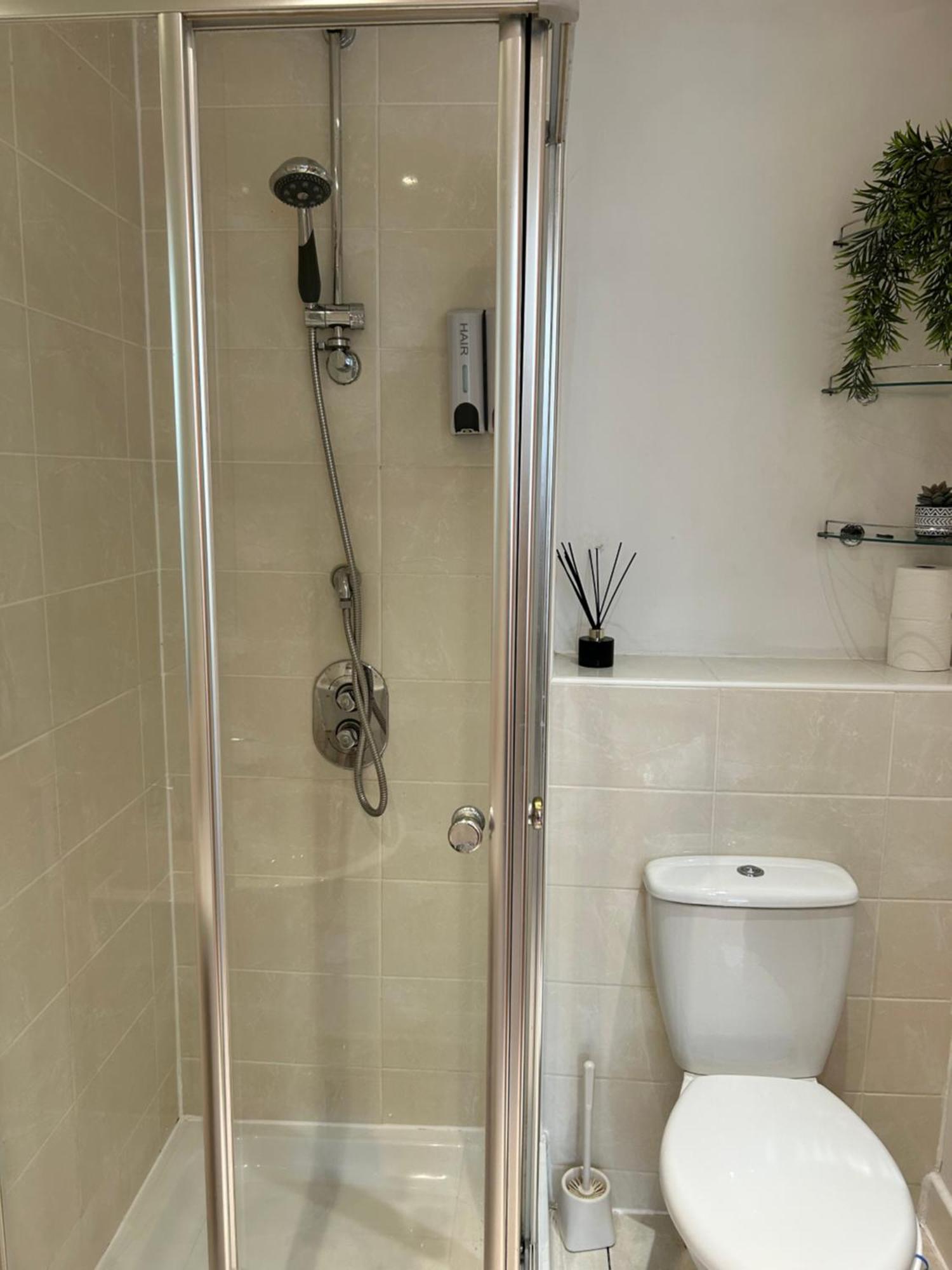 City Centre Apartment. Wrexham Exteriör bild