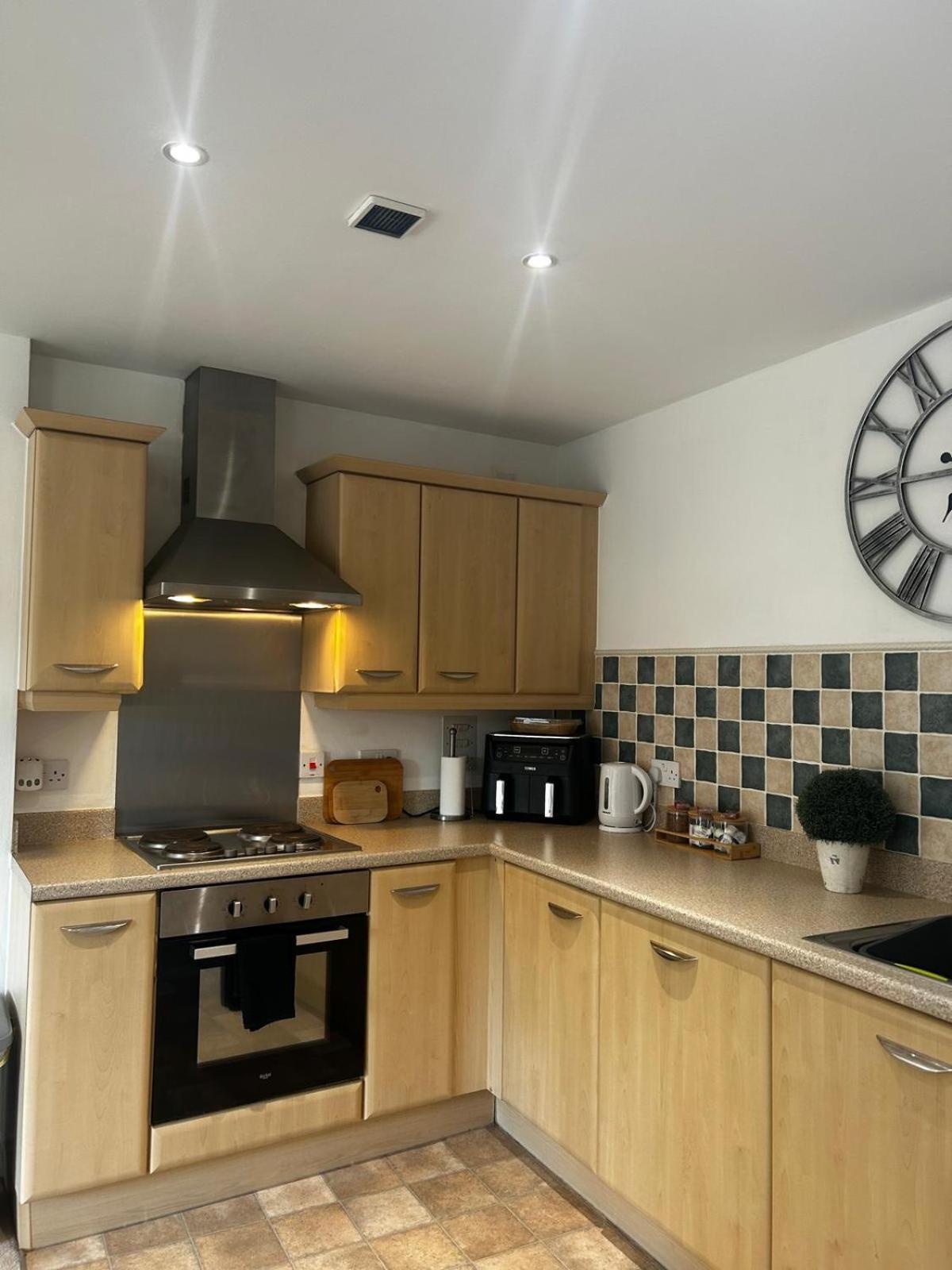 City Centre Apartment. Wrexham Exteriör bild