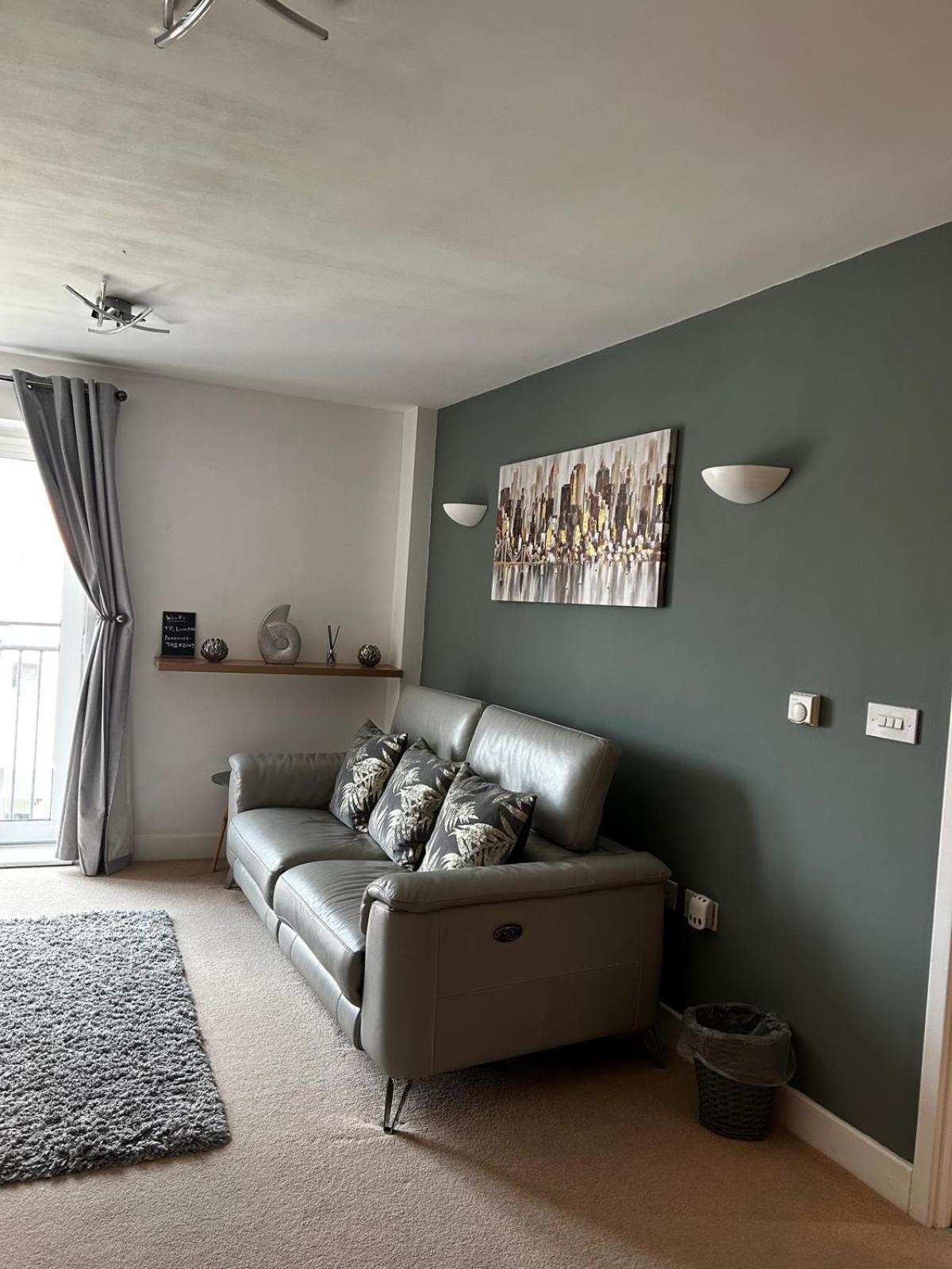 City Centre Apartment. Wrexham Exteriör bild